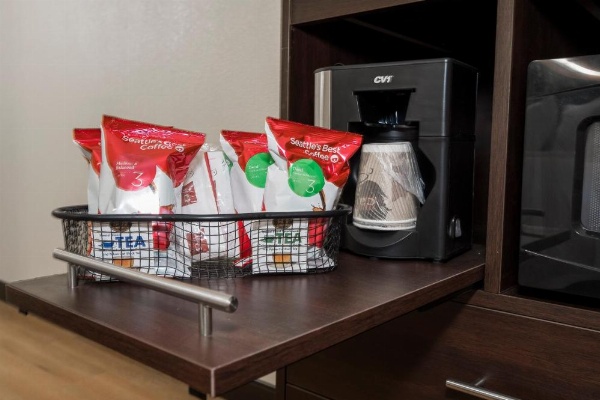 Red Roof PLUS+ & Suites Knoxville West-Cedar Bluff image 15