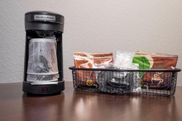 Red Roof PLUS+ & Suites Knoxville West-Cedar Bluff image 19