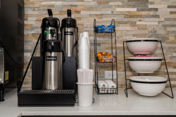 Red Roof PLUS+ & Suites Knoxville West-Cedar Bluff image 23