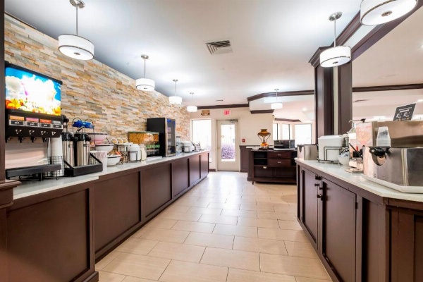 Red Roof PLUS+ & Suites Knoxville West-Cedar Bluff image 29